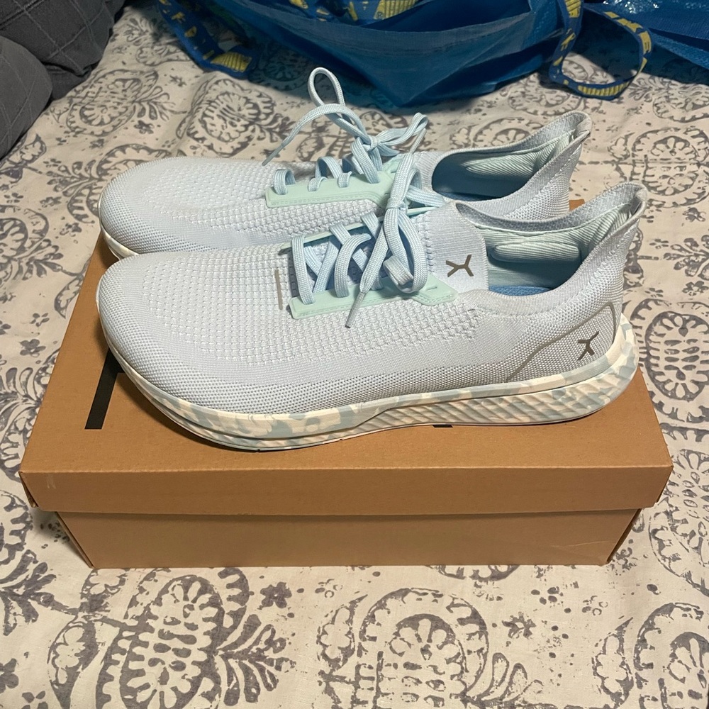 Flux Footwaer Adapt Runner Athletic Shoes - Picture 3 of 5